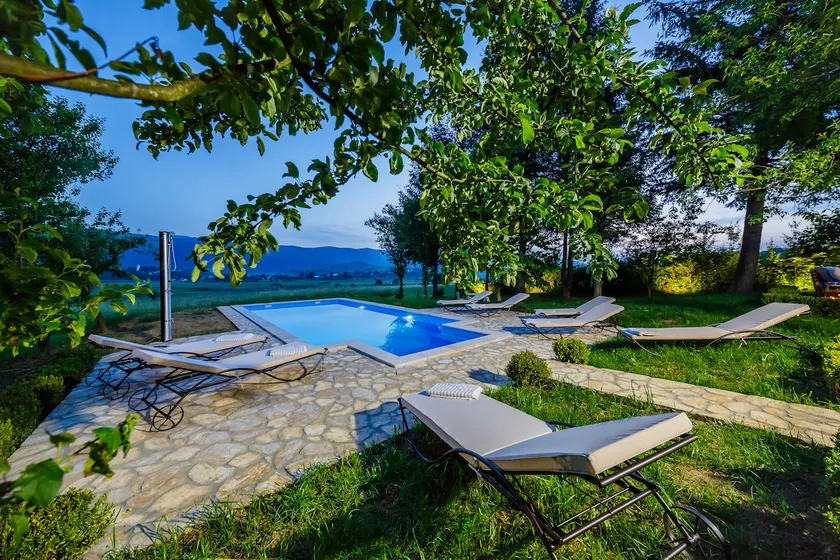 Beautiful cottage with heated pool for 22 ppl - Image 1