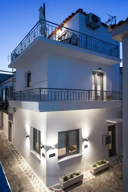 Mikri Gonia Gorgeous townhouse Skiathos Old Port - Image 1