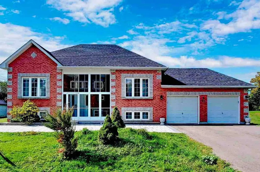 4BR Family Retreat Near Lake|Huge Yard|6 Parking - Image 1
