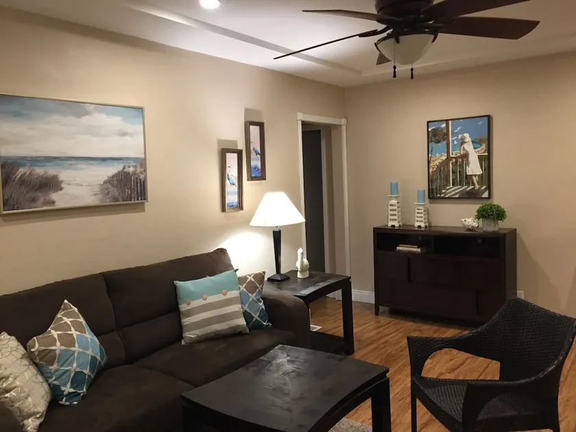 H - Pet Friendly, 2 bdrm. 6 miles Sofi/LAX/Forum - Image 1