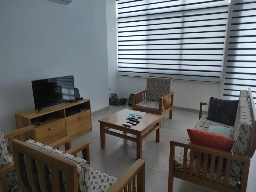 Elegant 3 bedroom apartment with A/C - Image 1