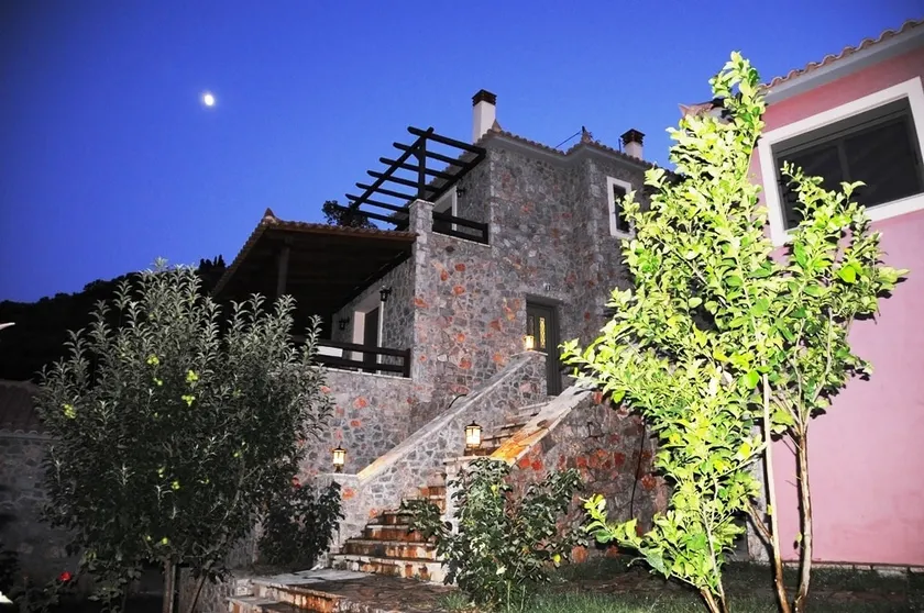 Dio Escapes | Deluxe Three Bedroom House [120 m²] - Image 1