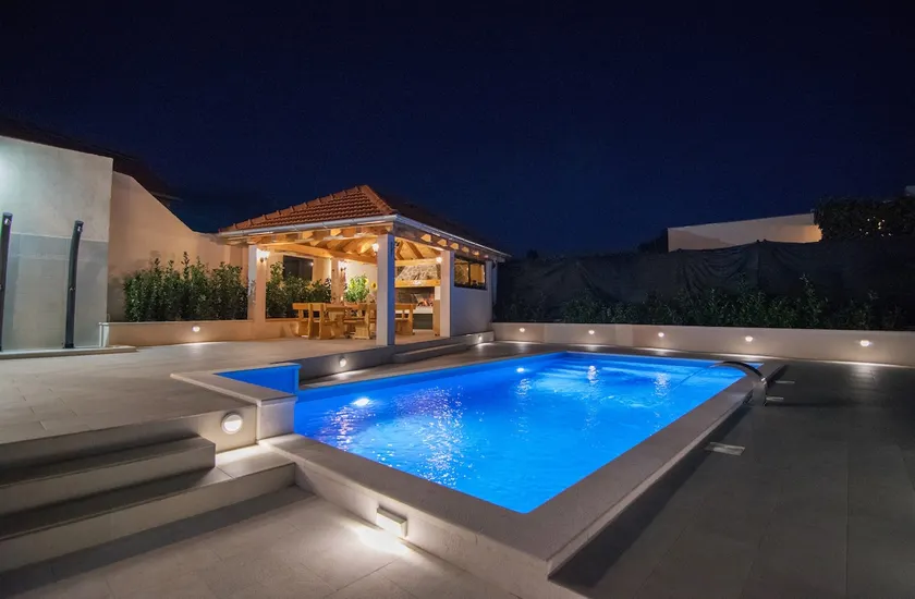 Villa Milena with heated pool and jacuzzi - Image 1