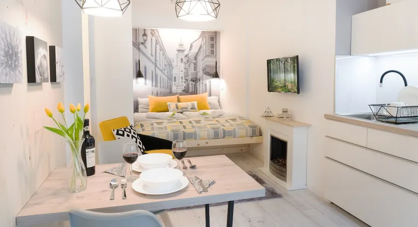 Luxury Studio 24 Garden Apartment - Image 1