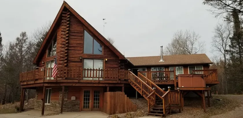 4 Bedroom, 2.5 Bath home on 10 acres, Hot Tub - Image 1