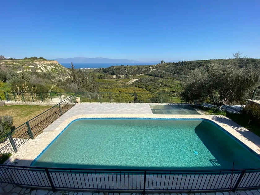 Sea view 3 bedroom house with swimming pool - Image 1