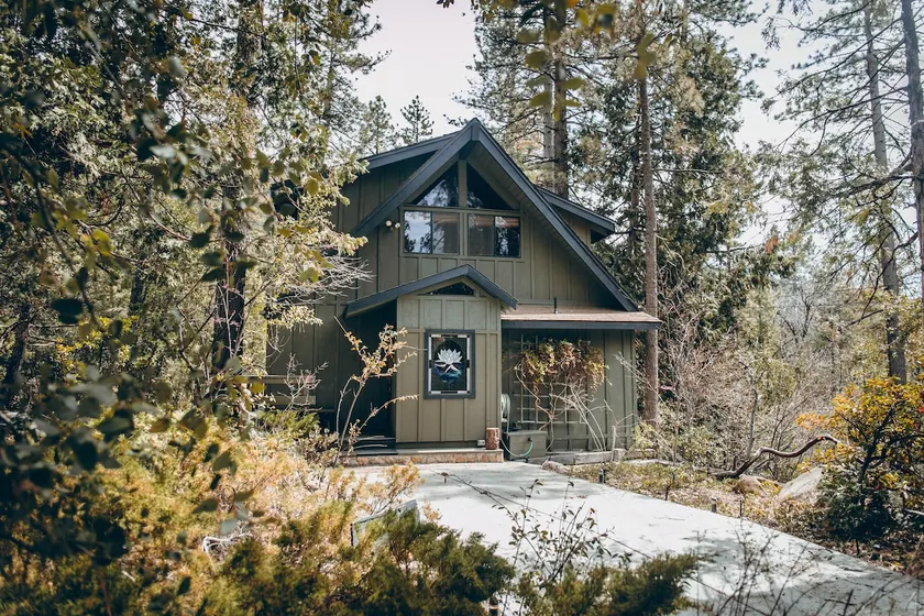 Whiskey Creek Cabin - Image 1