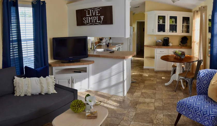 Cozy Cottage Near Disney | Pool | Sleeps 4! - Image 1