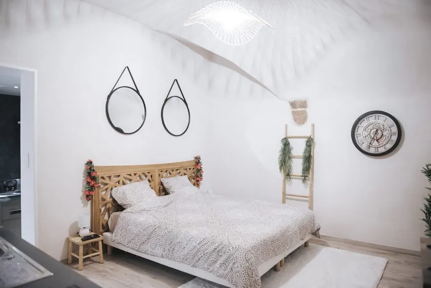 2-room apartment with jacuzzi - Image 1