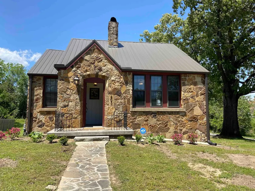 Cullman Country Cottage in Downtown Cullman - Image 1