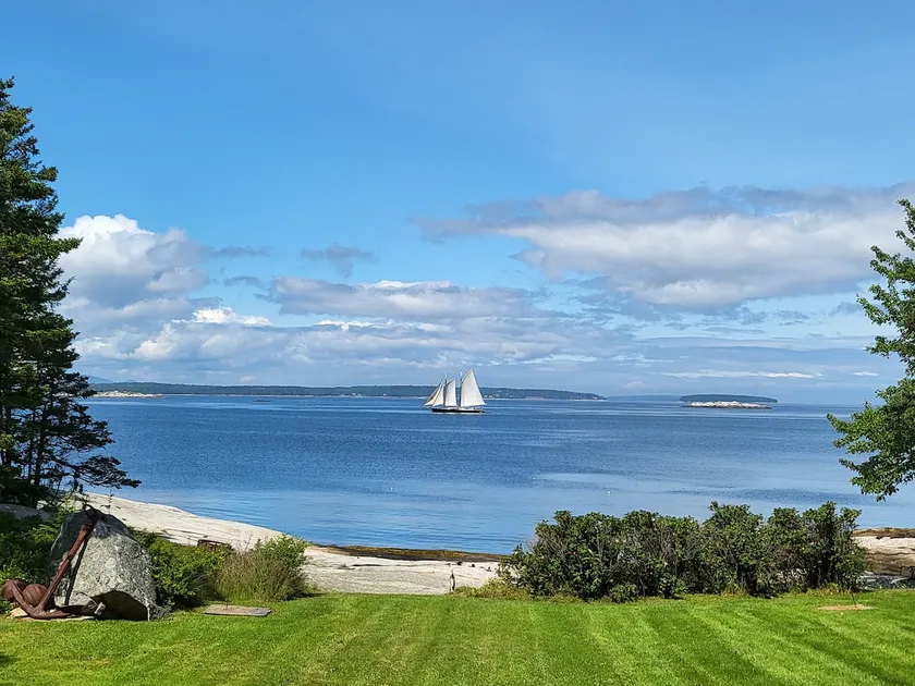 Cottage by the sea private oceanfront shoreline - Image 1