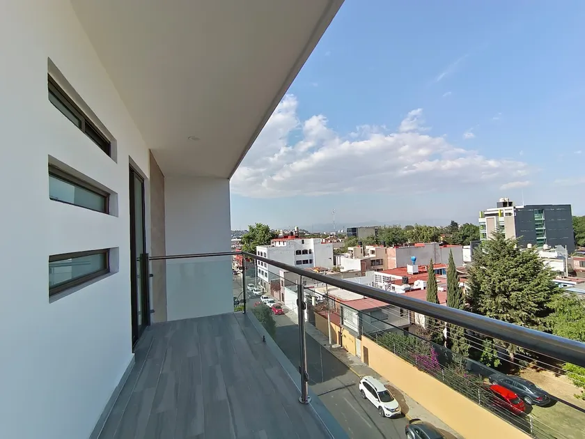 4-bed apartment with elevator and rooftop. - Image 1