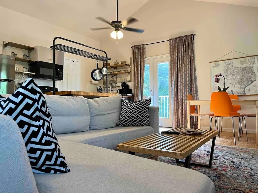 Red River Retreat - Image 1