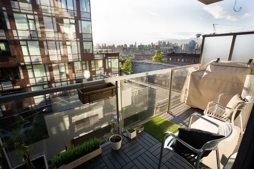Modern flat with 10/10 walk score! 90 day minimum - Image 1