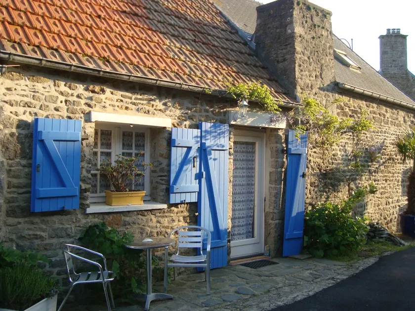 Cottage close to shops & the SEA - Image 1