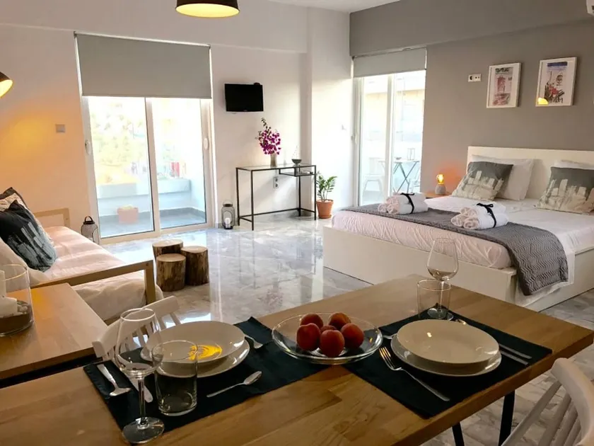 Central Elli Beach Flat - Image 1