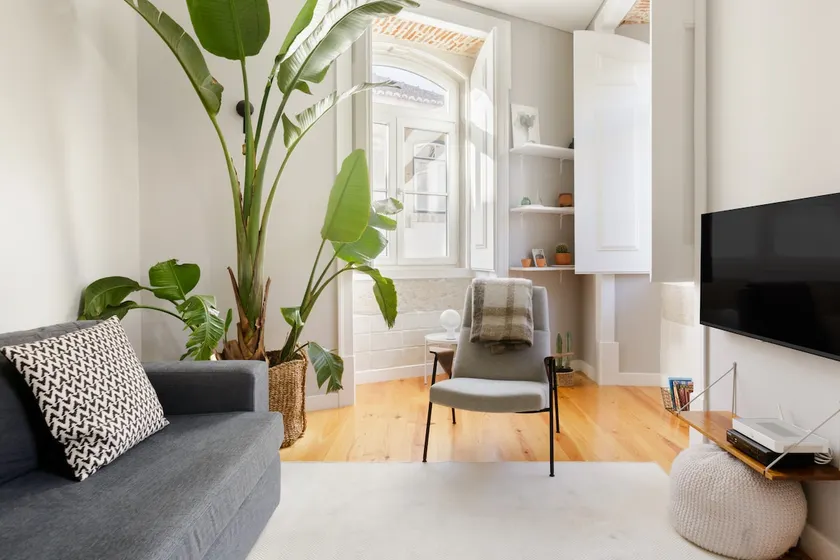 Alfama Sophisticate Flat With Balconies 2Bedrs 2Baths & AC in 19th Century Building Historic Center - Image 1