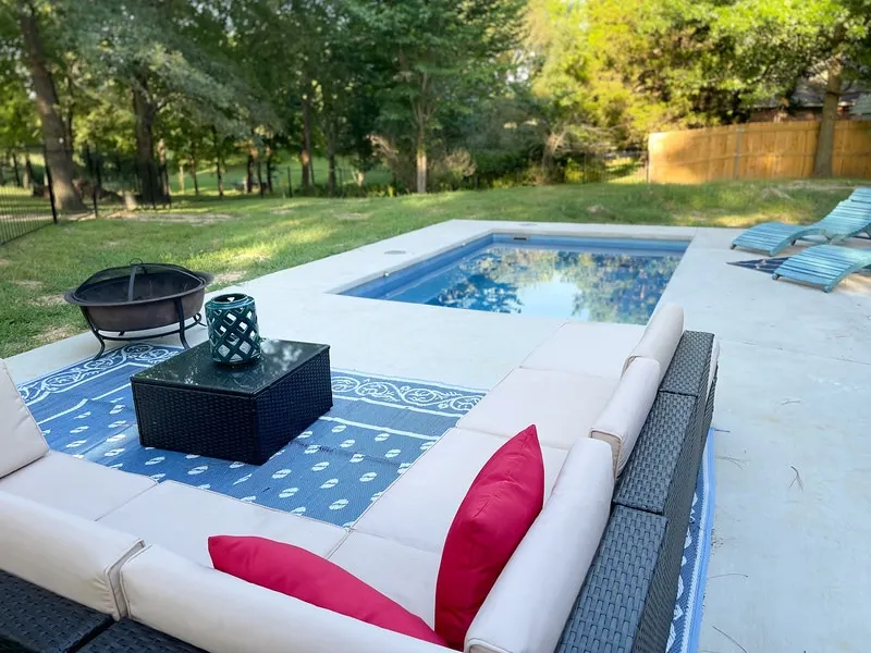 The Holbrook Retreat- waterfront home with pool! - Image 1