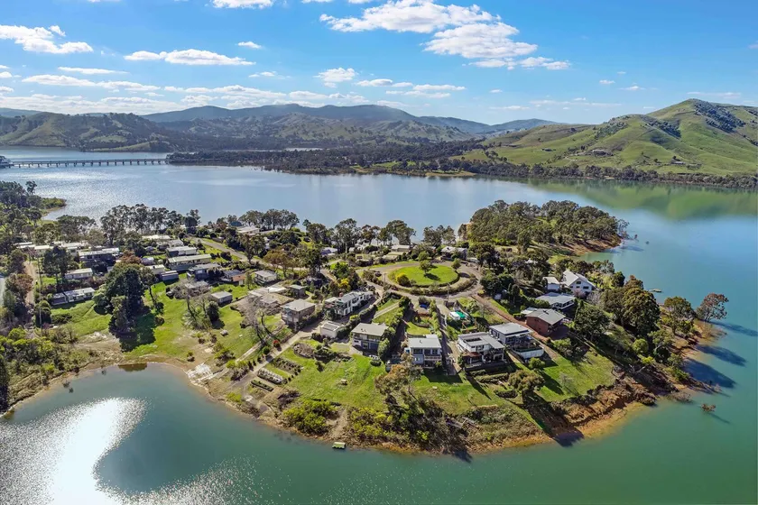 Lakefront: panoramic views, 2 lounges, 3 bathroom - Image 1