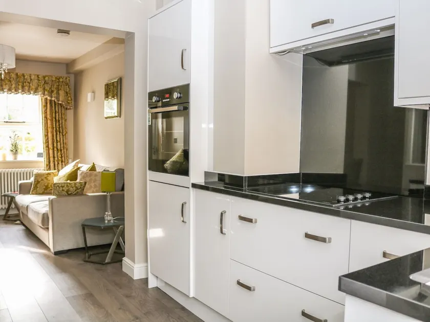Luxury Boutique Cottage - Image 1