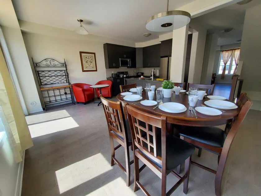 Townhouse in a near to the public park. - Image 1