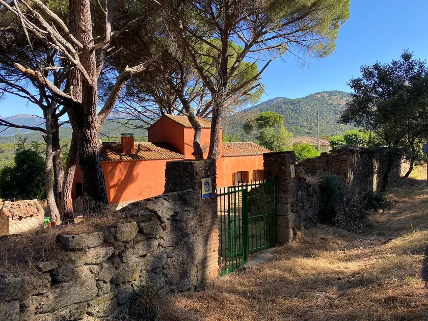 House in the countryside to disconnect in Madrid. Animals - Image 1