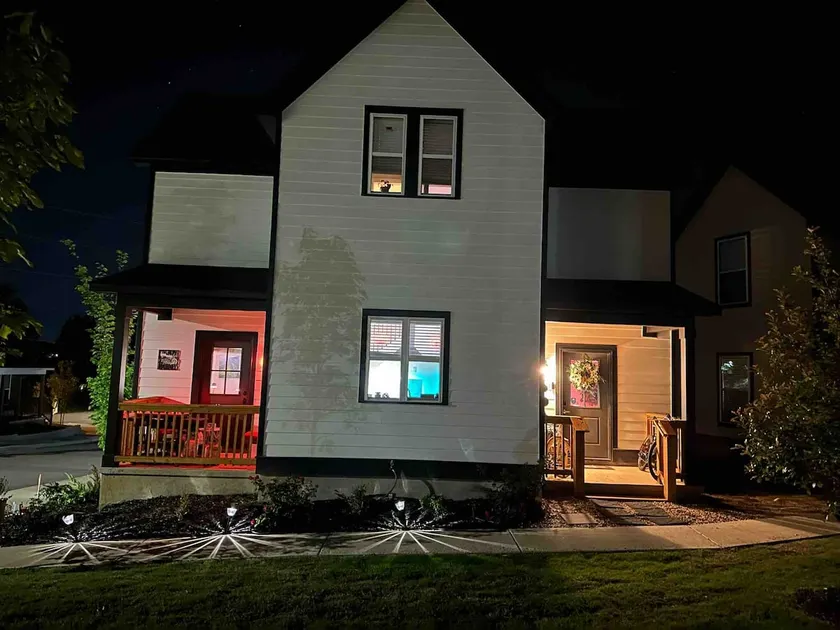 New Luxury Smart Home w Courtyard - Image 1