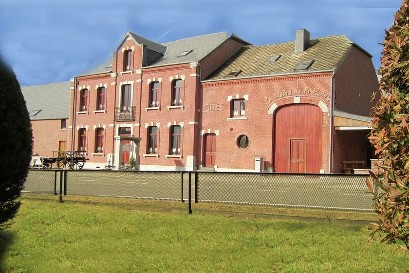 Holiday home in Cul-des-Sarts with roofed terrace - Image 1