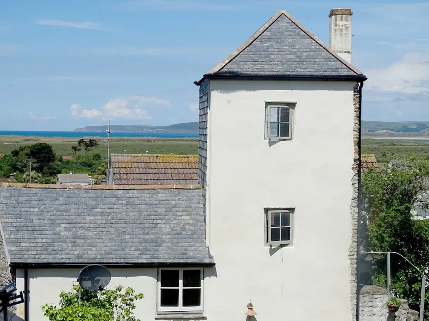 Quirky and Unique Tower House with Sea Views - Image 1