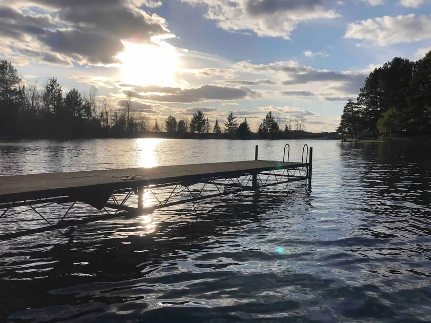 Come relax in a Tranquil Cottage on Island Lake! - Image 1