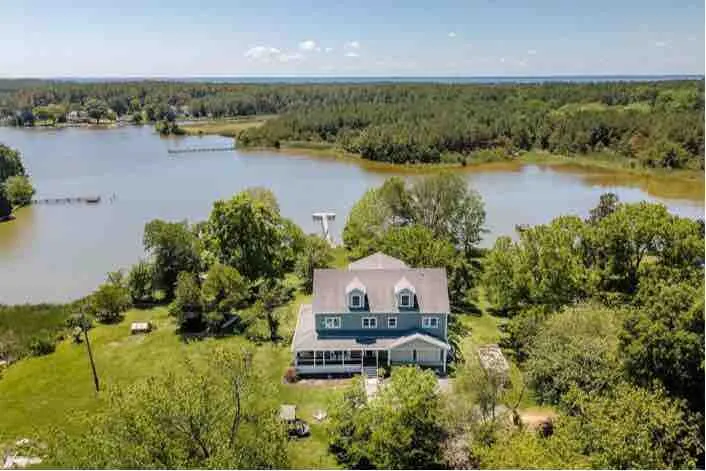 Spacious Gorgeous Waterfront Home With Sunset View - Image 1