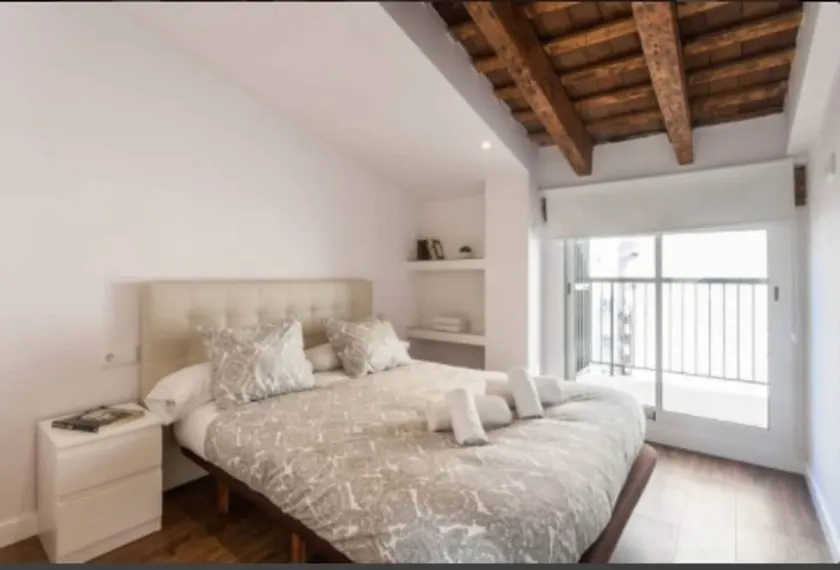 Center | 2br | 2ba | Attic Terrace - Image 1
