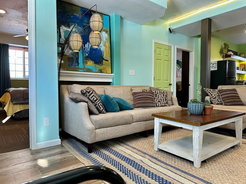 Cool River Retreat (near downtown/full kitchen) - Image 1