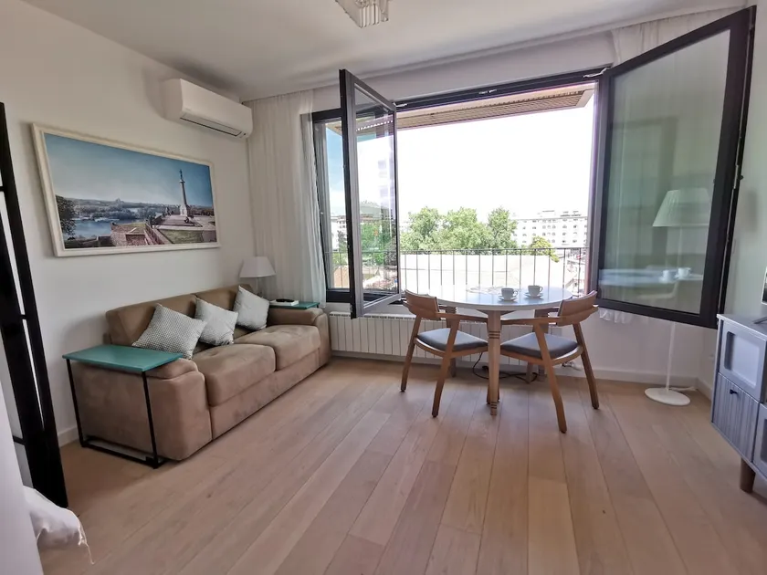 Danube River View Lounge 6 with Garage, K District - Image 1
