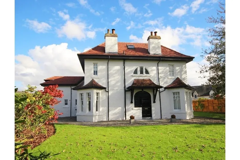 Family retreat, games room and hot tub - Image 1