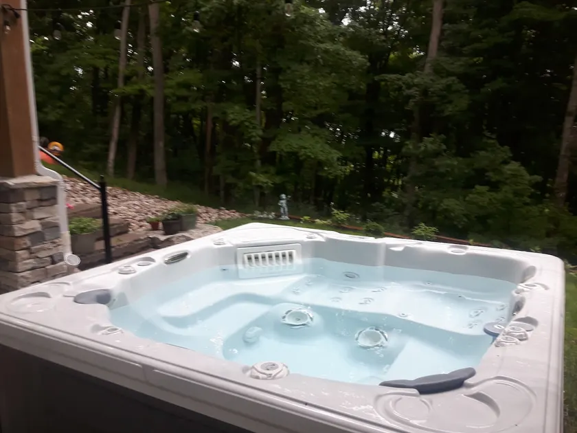 Tranquil Retreat with Secluded Hot Tub – Near Horseshoe Valley Resort - Image 1