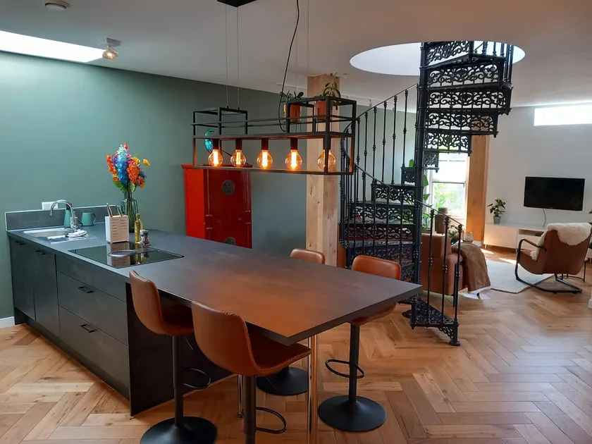 Luxurious house close to the center of Amsterdam - Image 1