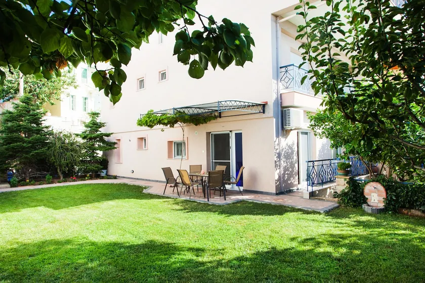 Garden House Kavala, Modern Apartment with BBQ, Motorcycle Parking & Beach Access - Image 1
