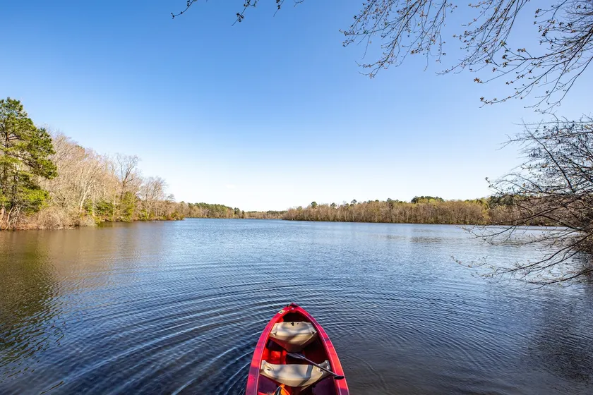 TooFine Lakehouse, pet friendly waterfront cottage - Image 1