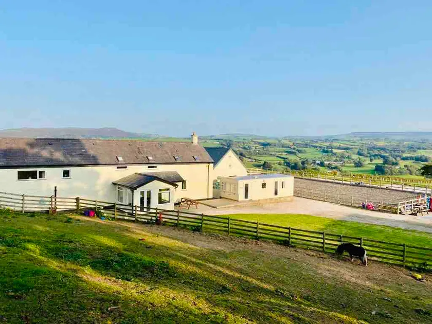 Family Home from Home Rural setting fabulous views - Image 1