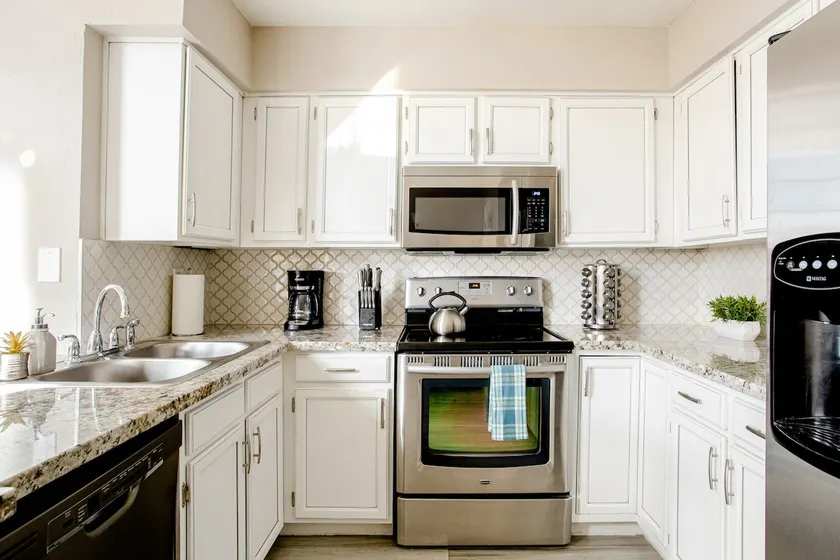 Stylish and Modern Condo Near Downtown Tempe - Image 1
