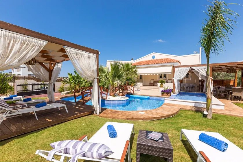 Villa Eva! ¡Relájate en la piscina, el jacuzzi al aire libre y el jardín! Zona de juegos y ping pong! - Image 1