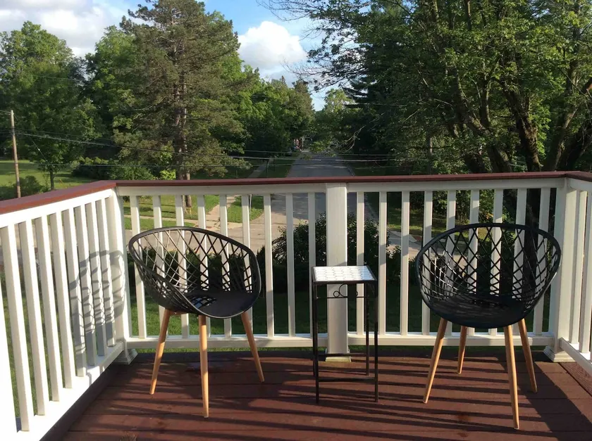 2 queen bd rms 1+bath, deck, kitchenette - Image 1
