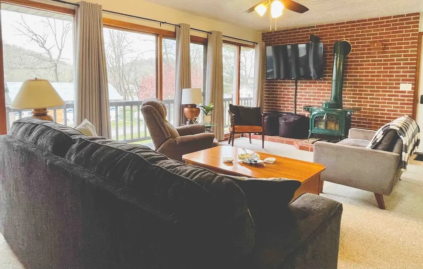Comfy Cottage: Family Friendly, Sleeps 4 - Image 1
