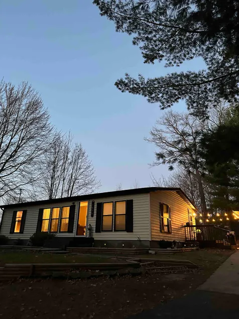 Private Cozy Cabin Near Beach and Trails - Image 1