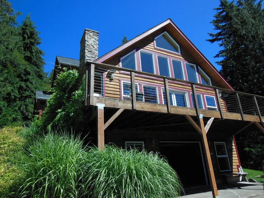 Lakehouse Getaway For Fun In The Sun - Image 1
