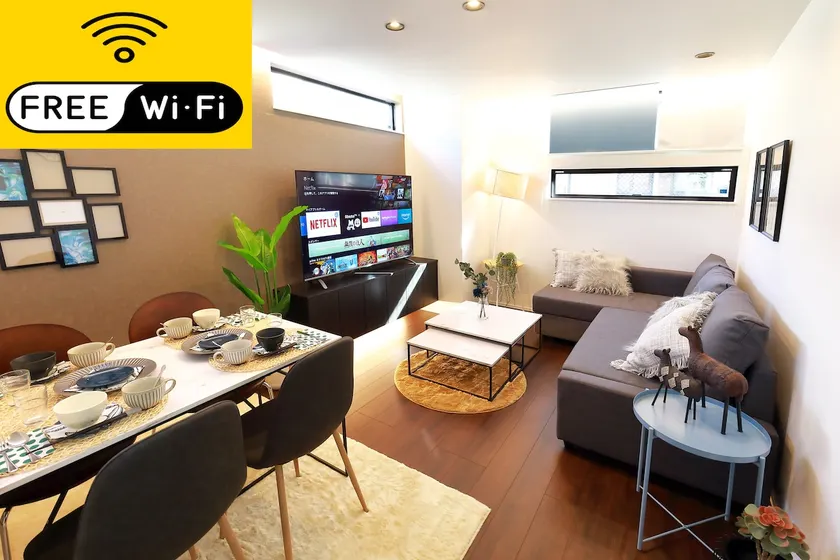 [8 mins walk from Sangenjaya Station] Unlimited Netflix/Detached house/3 bedrooms/5 beds • 1 sofa bed - Image 1