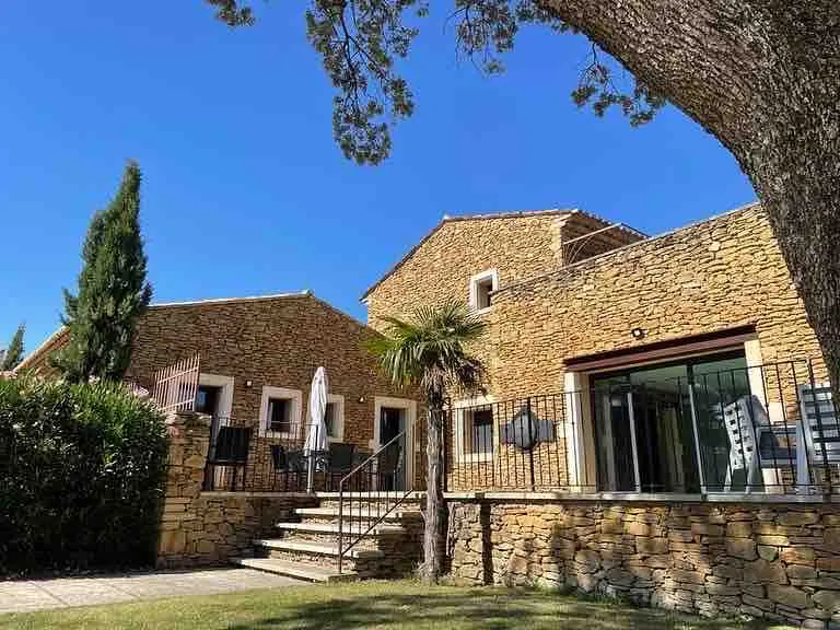 Villa avec piscines privées intérieure et piscine extérieure Gite Les Aiguiers - Image 1