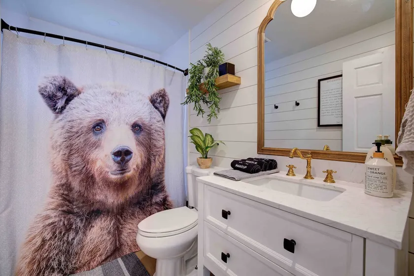Country Modern |5bdr w/ ADU | |Soaking Tub - Image 1