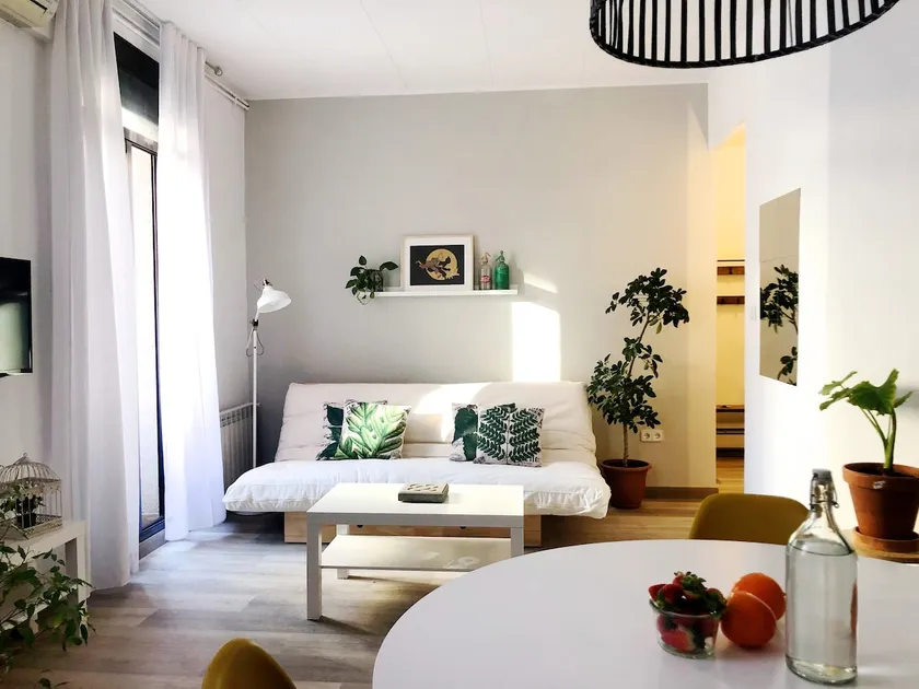 15 minutes to Barcelona city center metro station, 15 minutes to Badalona beach - Image 1